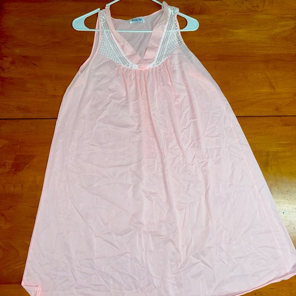 Vanity Fair Vintage Nightgown ๐ - Picture 1 of 13